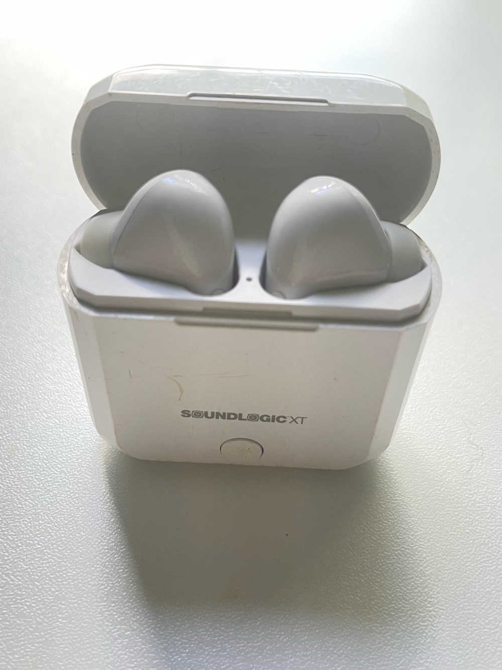 SoundLogic XT White Pro-Buds Passive Noise Cancellation Stereo EarPods with Mic